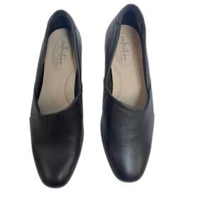Clarks womens Juliet Palm Loafer, Black Leather, 7 US